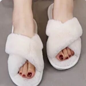 Nordstrom Cream Plush Women's Slippers